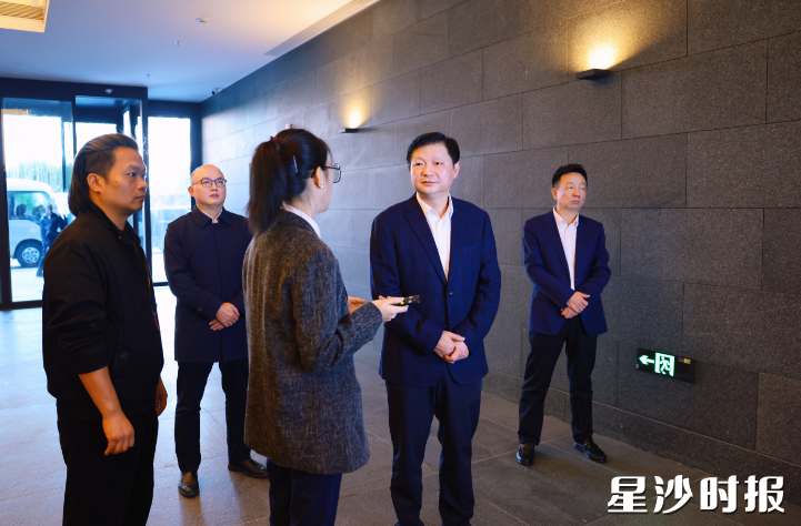 付旭明在中南大学人工智能产业基地调研。均为曾诗怡 摄 付旭明在中南大学人工智能产业基地调研。均为曾诗怡 摄