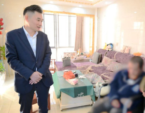 文明繁花丨 从一次探望到一路守护 爱心企业家再访家乡困难家庭