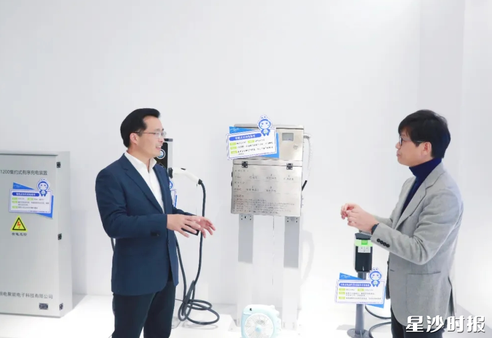 蒋红波在恒电聚能有序充电系统研发项目(湖南东方钪业园区)调研。均为李杰 摄 蒋红波在恒电聚能有序充电系统研发项目(湖南东方钪业园区)调研。均为李杰 摄