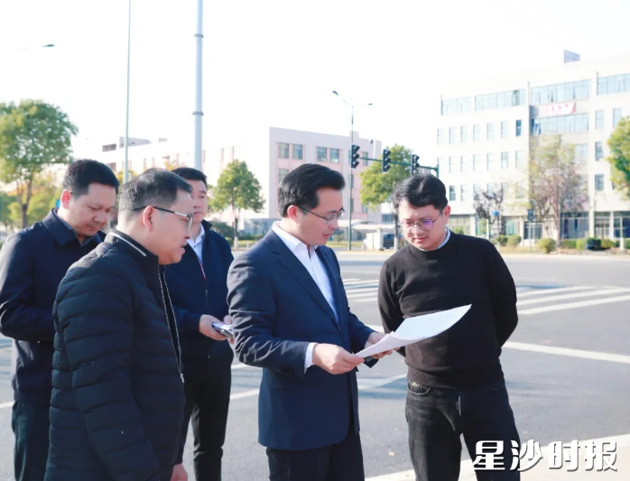 蒋红波在长沙迈新电子研发、生产总部基地项目调研。 蒋红波在长沙迈新电子研发、生产总部基地项目调研。