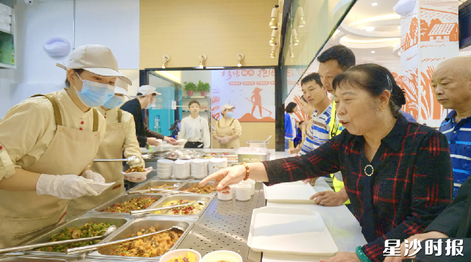 长沙县95个老年食堂温暖着16万老人的晚年生活。张梓峰 摄 长沙县95个老年食堂温暖着16万老人的晚年生活。张梓峰 摄