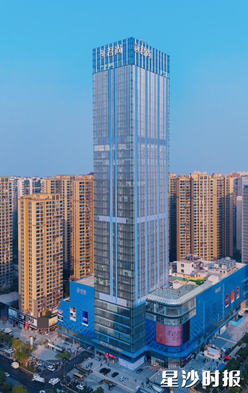 长沙君尚购物中心是星沙首个TOD形态商业体——地铁3号线松雅湖(南)站直达,与方略国际金融中心无缝接驳,打造繁华与便捷交融的都市生活圈。章帝 摄 长沙君尚购物中心是星沙首个TOD形态商业体——地铁3号线松雅湖(南)站直达,与方略国际金融中心无缝接驳,打造繁华与便捷交融的都市生活圈。章帝 摄