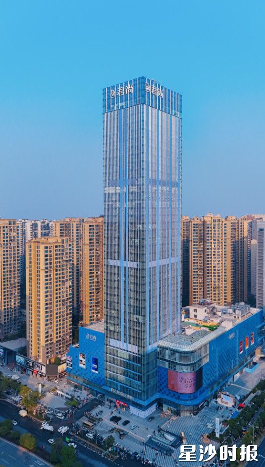 长沙君尚购物中心是星沙首个TOD形态商业体——地铁3号线松雅湖（南）站直达，与方略国际金融中心无缝接驳。章帝 摄