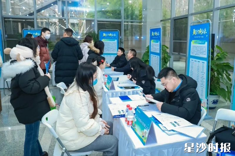 活动吸引了众多高校学子。