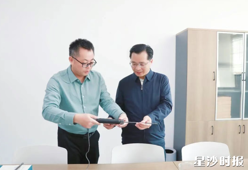 蒋红波在湖南贝恩外科器械有限公司调研。均为李杰 摄 蒋红波在湖南贝恩外科器械有限公司调研。均为李杰 摄