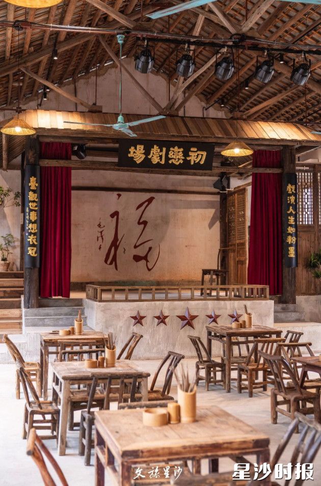 初恋茶馆搬来非遗大戏，花鼓戏、变脸轮番上演。