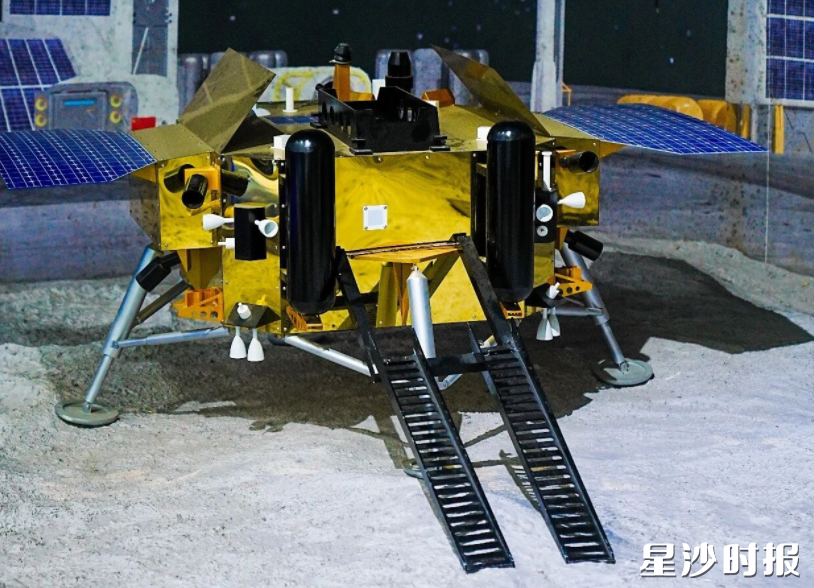 长沙航空科技体验中心位于长沙自贸临空区,是国内首个以航空互动为主题的大型沉浸式体验中心,集航空科普、飞行体验和VR互动于一体的综合性场馆。 长沙航空科技体验中心位于长沙自贸临空区,是国内首个以航空互动为主题的大型沉浸式体验中心,集航空科普、飞行体验和VR互动于一体的综合性场馆。