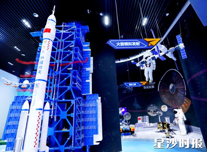 长沙航空科技体验中心内，各类模型系统展现了航空工业的发展脉络。