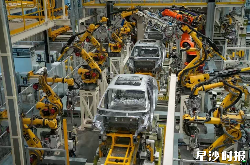 广汽埃安厂房内。舒展 摄