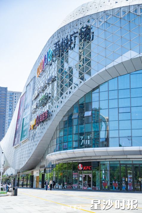 长沙松雅湖吾悦广场。