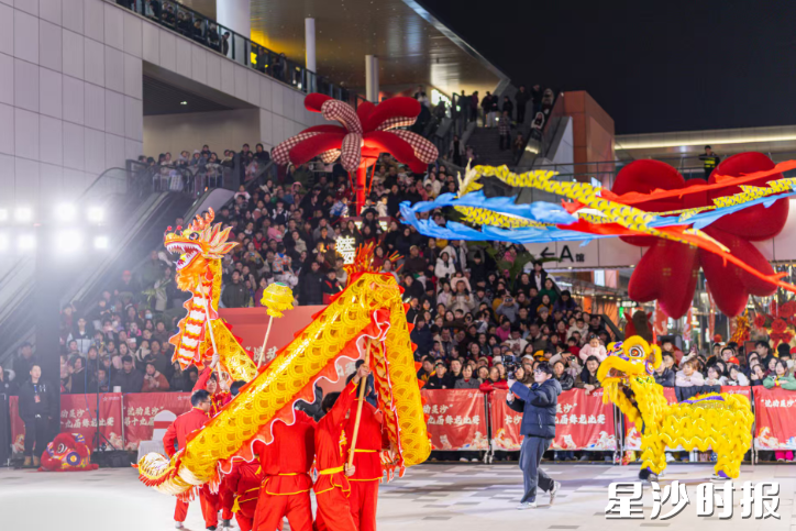 18支长沙县镇街代表队带来舞狮竞技。