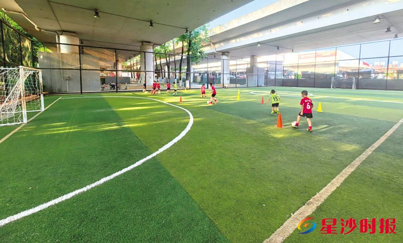 泉塘街道星港社区东业桥下运动公园每天吸引数百名居民前来锻炼,成为居民家门口的“幸福加油站”。泉塘街道供图