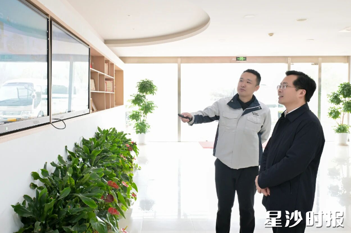 蒋红波在延锋汽车饰件系统（长沙）有限公司走访调研。均为刘思源 摄