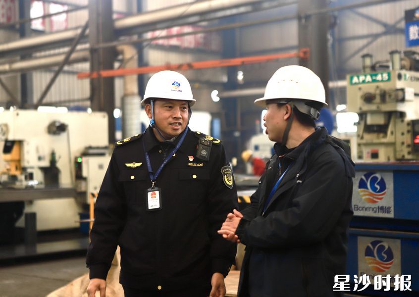 县行政执法局常态化开展开工第一课,护航企业平稳复工,迅速投产。县行政执法局供图 县行政执法局常态化开展开工第一课,护航企业平稳复工,迅速投产。县行政执法局供图