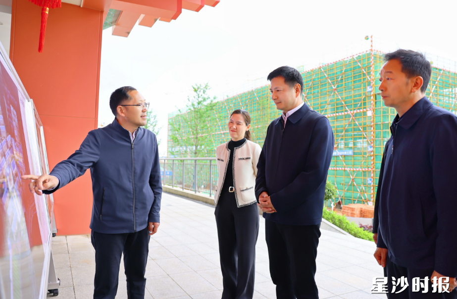 王雄文在长沙科技职业学院调研。均为曾诗怡 摄