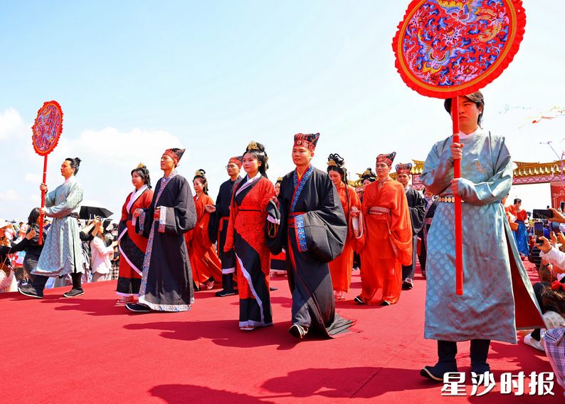缘定星沙·青年人才集体婚礼现场。