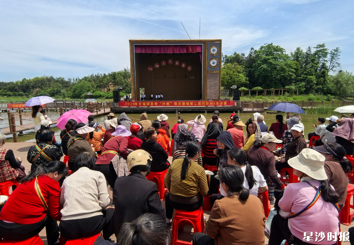 初恋大舞台,精彩的节目巡演。 初恋大舞台,精彩的节目巡演。