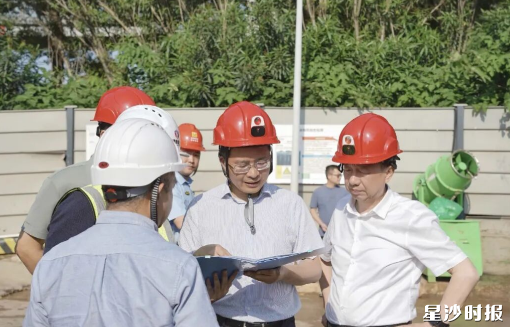 蒋红波在湖南维胜科技电路板有限公司新建及改扩建工程项目现场检查安全生产工作。