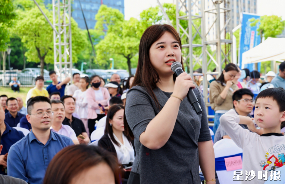 市民参与应急知识答题互动。 市民参与应急知识答题互动。