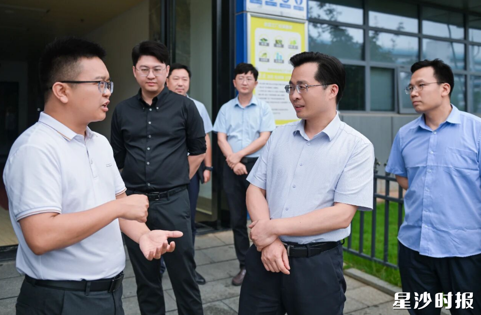 蒋红波在长沙星朝汽车有限公司调研。均为刘思源 摄