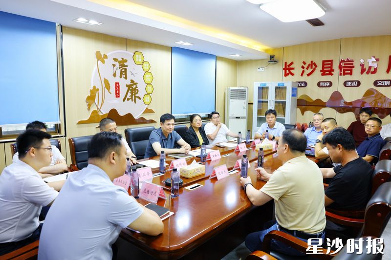 王雄文下沉接访。均为曾诗怡 摄 王雄文下沉接访。均为曾诗怡 摄
