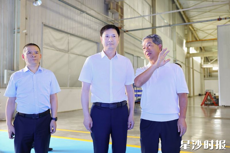 王雄文在湖南中大创远数控装备有限公司调研。