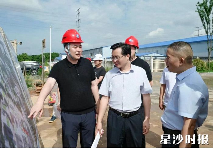 蒋红波在中电长沙信息科技园项目现场调研。均为刘思源 摄