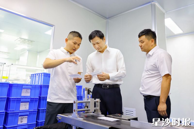 王雄文在湖南碧魅绣科技有限公司调研。 王雄文在湖南碧魅绣科技有限公司调研。