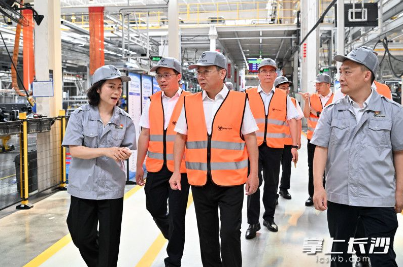 北汽福田汽车股份有限公司长沙超级卡车工厂调研现场。均为长沙晚报全媒体记者 王志伟 摄 北汽福田汽车股份有限公司长沙超级卡车工厂调研现场。均为长沙晚报全媒体记者 王志伟 摄