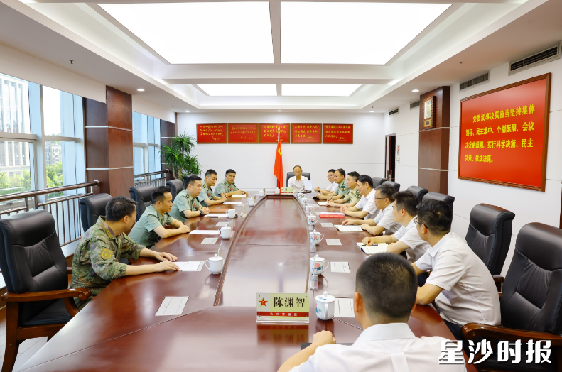王雄文一行拜访长沙警备区。均为曾诗怡 摄 王雄文一行拜访长沙警备区。均为曾诗怡 摄
