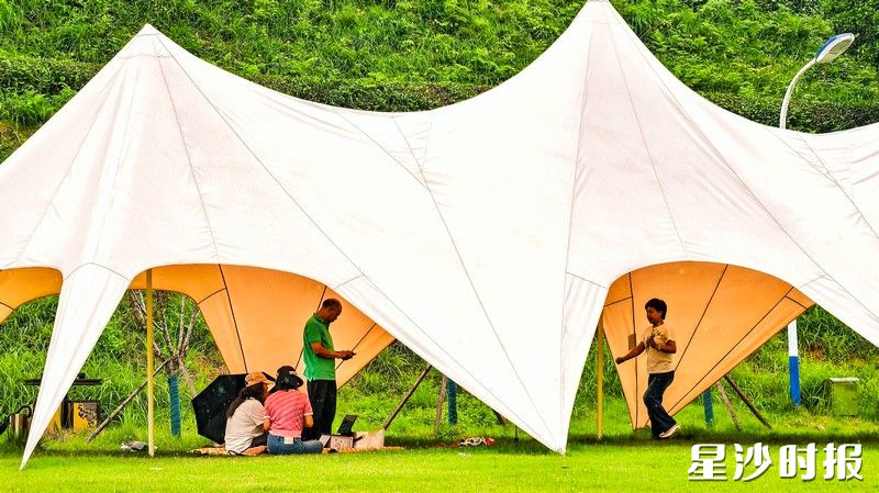 在湘丰茶业庄园,骑行、观光、科普、避暑，一家人各得其乐。