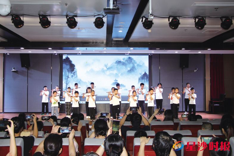 长沙县2026年“悦艺益课堂”第七期暑期少儿公益培训结业汇报展演现场。 杨源 摄