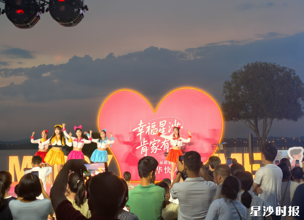 氛围满满的松雅湖畔。均为活动方供图 氛围满满的松雅湖畔。均为活动方供图