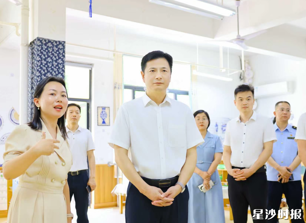 王雄文在松雅湖幼儿园调研。均为曾诗怡 摄