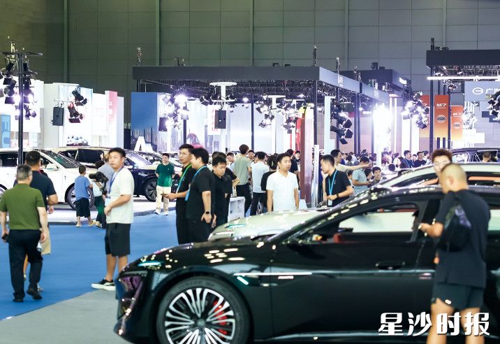 车展展出热门车型超200台,为市民呈现了一场集科技魅力、时尚潮流与购车实惠于一体的汽车盛宴。长沙国际会展中心供图 车展展出热门车型超200台,为市民呈现了一场集科技魅力、时尚潮流与购车实惠于一体的汽车盛宴。长沙国际会展中心供图