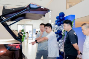 聚力“三个年” 实干启新程丨湖南首店！奕境汽车落户长沙县中南汽车世界