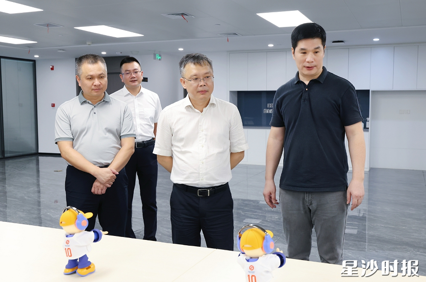 郑以仁在湖南博极生命科技有限公司调研“AI+生命健康”产业发展 郑以仁在湖南博极生命科技有限公司调研“AI+生命健康”产业发展