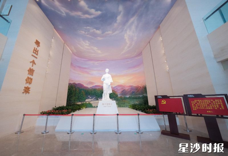 杨开慧纪念馆内矗立的杨开慧烈士雕像。开慧镇供图 杨开慧纪念馆内矗立的杨开慧烈士雕像。开慧镇供图