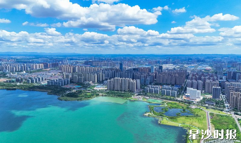 一碧万顷的松雅湖国家湿地公园。章帝 摄 一碧万顷的松雅湖国家湿地公园。章帝 摄