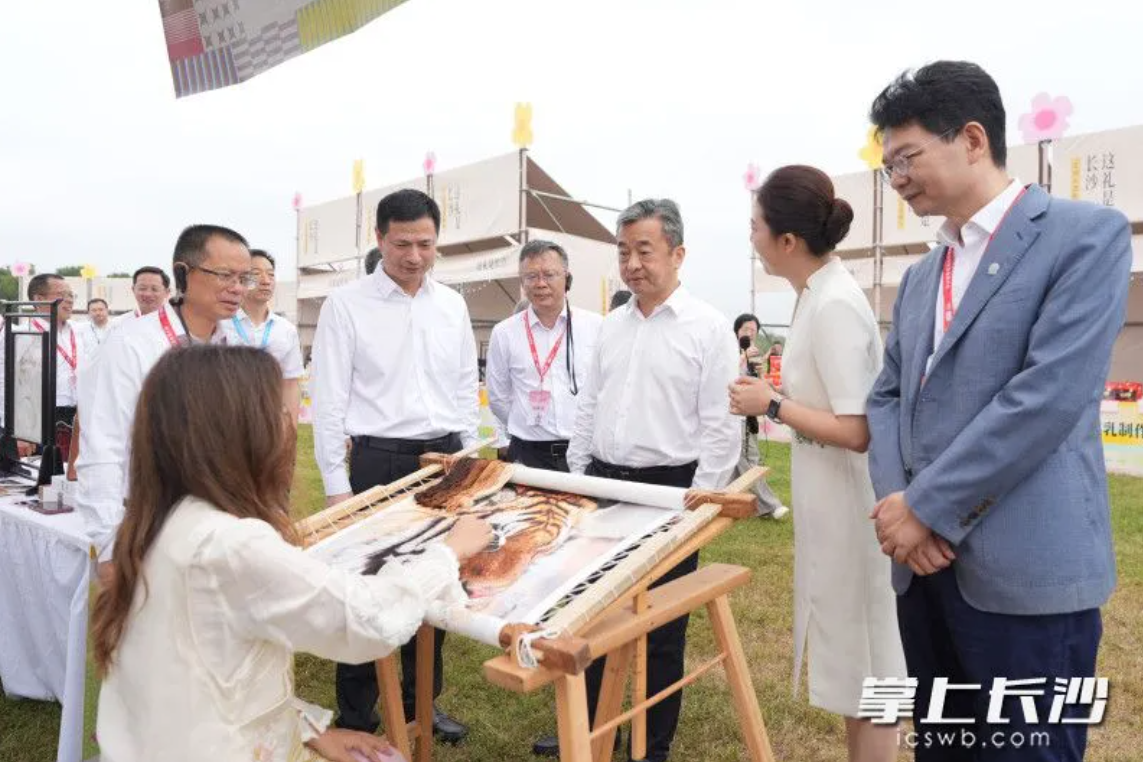 会前,与会嘉宾现场观摩长沙县重点文旅项目。 均为长沙晚报全媒体记者 郭雨滴 摄