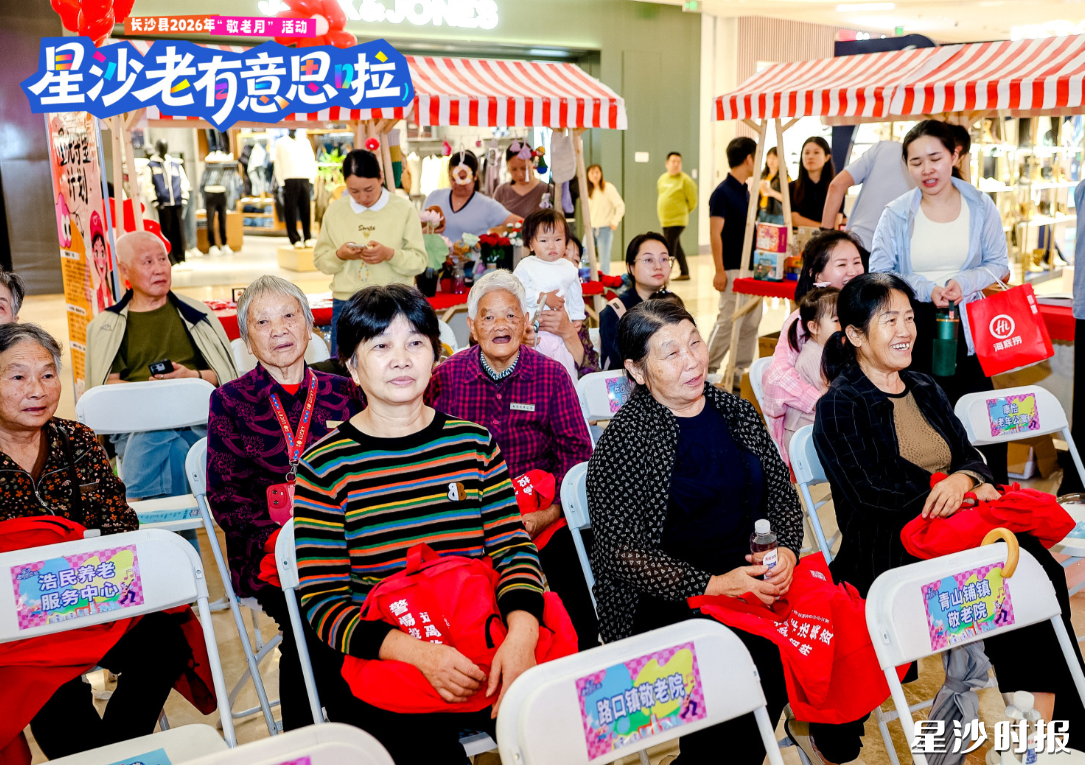 活动吸引大批市民前来观看。 活动吸引大批市民前来观看。